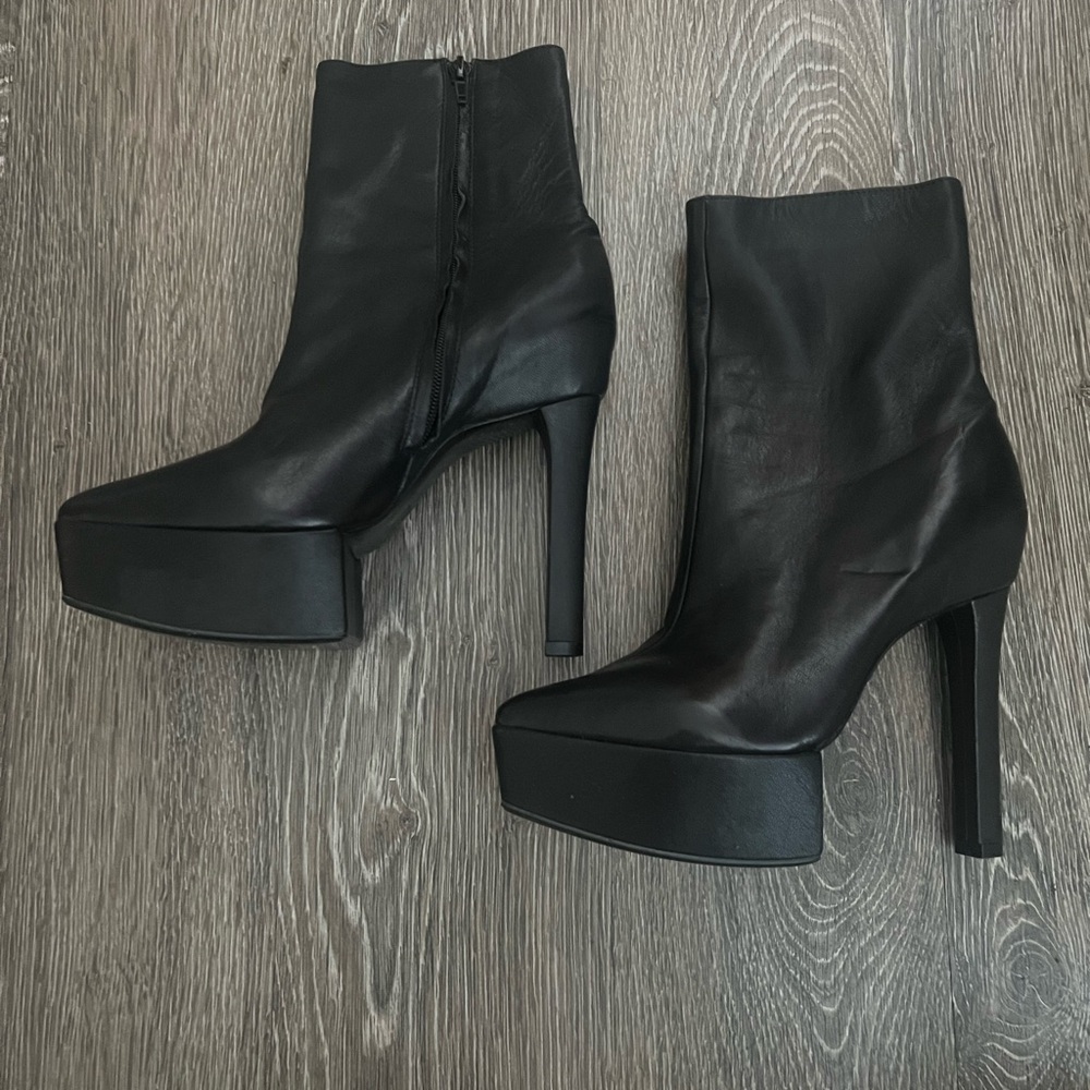 Theyskens  theory black boots with heel worn once